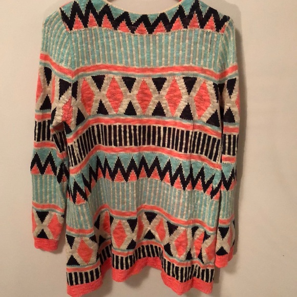 Small pattern sweater - Picture 2 of 3